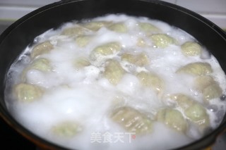 鸡蛋圆白菜褐麦饺子的做法步骤：13
