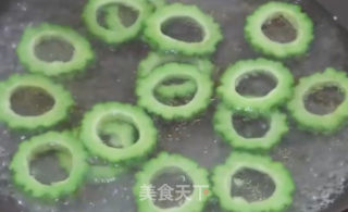 酿苦瓜的做法步骤：1