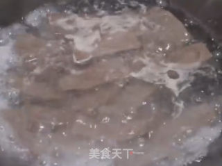 韭菜鸭血的做法步骤：1