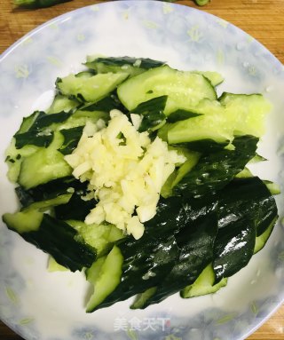 蒜泥黄瓜的做法步骤：2