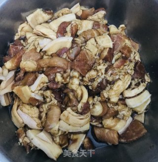 茶树菇炒肉的做法步骤：4