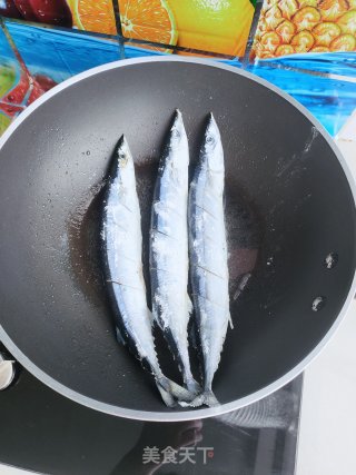 椒盐秋刀鱼的做法步骤：3