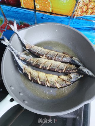 椒盐秋刀鱼的做法步骤：4