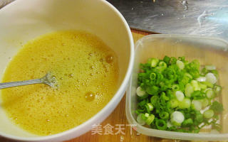 鸡蛋煎蘑菇的做法步骤：2