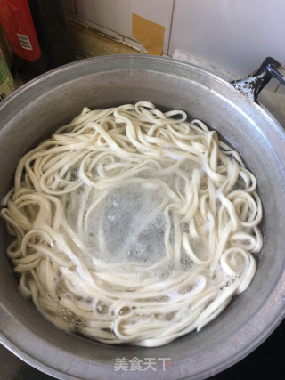芹菜浆水面的做法步骤：7