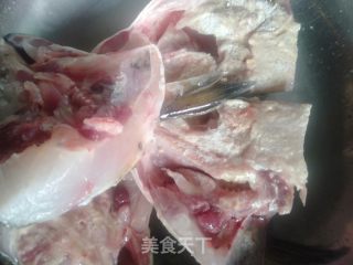 玉米粒鱼头的做法步骤：2