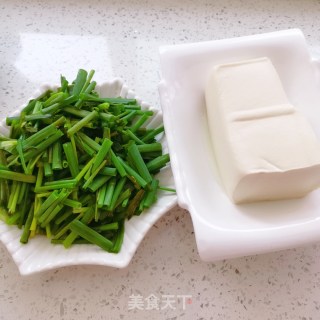 豆腐炒葱的做法步骤：1