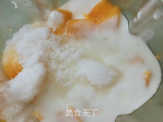 简易芒果慕斯的做法步骤：1