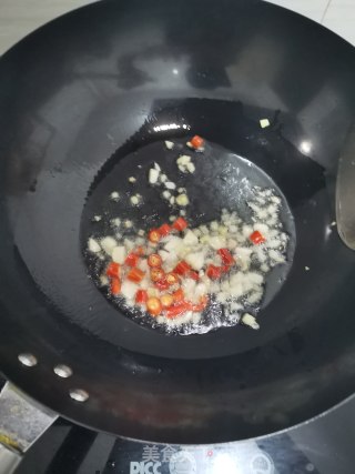 清炒紫甘蓝的做法步骤：1