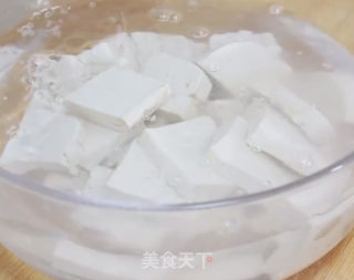 酸辣酱豆腐的做法步骤：1