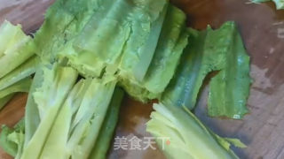 豆豉鲮鱼油麦菜的做法步骤：1