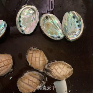 青橄榄煲筒骨鲍鱼的做法步骤：2