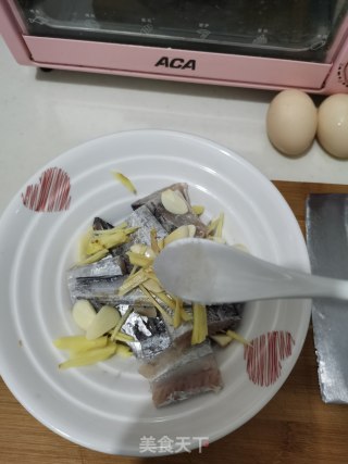 洋葱烧带鱼的做法步骤：3