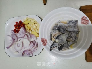 洋葱烧带鱼的做法步骤：5