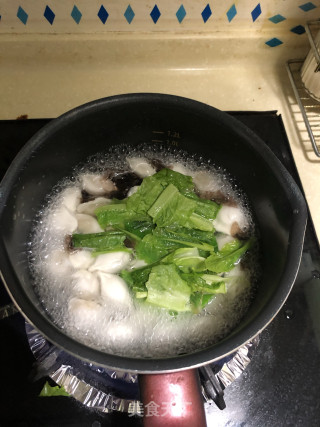 清红汤两味一口饺的做法步骤：6
