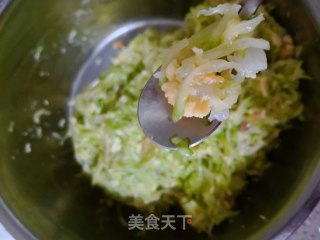 西葫芦虾仁水饺的做法步骤：10
