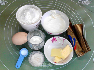 葱香奶油牛肉热狗肠面包的做法步骤：1