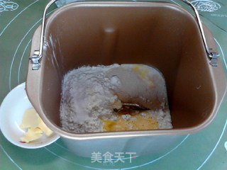 葱香奶油牛肉热狗肠面包的做法步骤：2