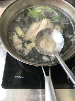 凉拌手撕鸡的做法步骤：2