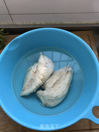 凉拌手撕鸡的做法步骤：3