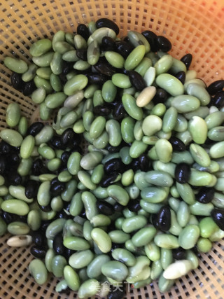 青豆黑豆豆腐脑的做法步骤：1