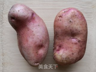 花心土豆片的做法步骤：1
