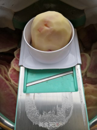 花心土豆片的做法步骤：2