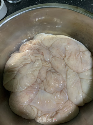 红烧肥肠的做法步骤：1