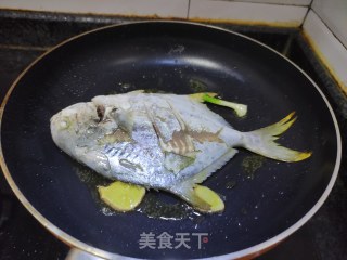 芋蒙焖鱼的做法步骤：3