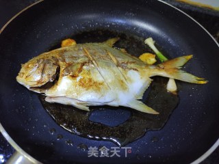 芋蒙焖鱼的做法步骤：5