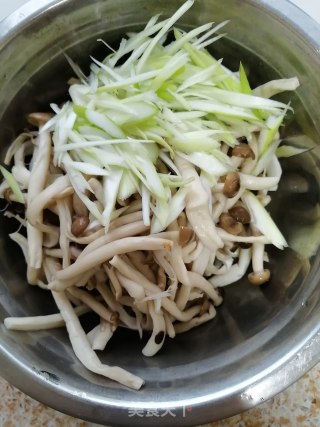 响油茶树菇的做法步骤：3
