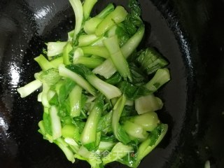 鸡蛋炒上海青的做法步骤：2