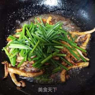 韭苔炒鱿鱼的做法步骤：4