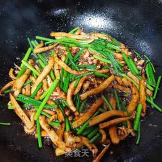 韭苔炒鱿鱼的做法步骤：5