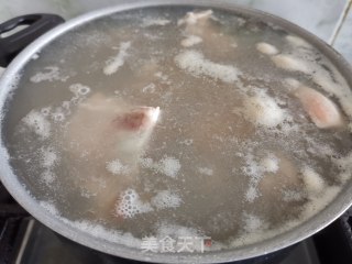 甜玉米干贝筒骨汤的做法步骤：5