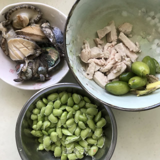 鲍鱼橄榄瘦肉汤的做法步骤：1