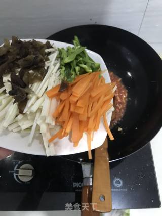 鱼香肉丝的做法步骤：5