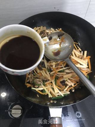 鱼香肉丝的做法步骤：7