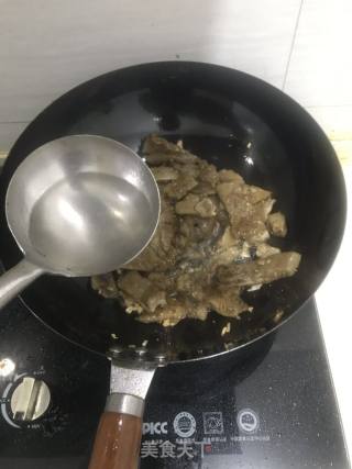 洋葱炒山粉圆子的做法步骤：6