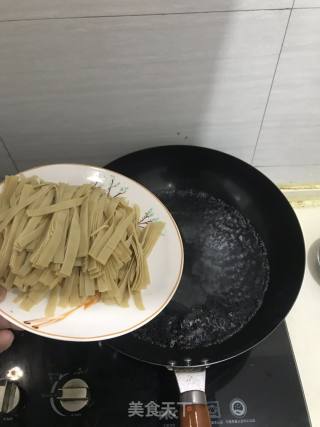双椒炒千张的做法步骤：3