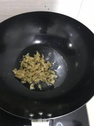 榨菜肉丝汤的做法步骤：2