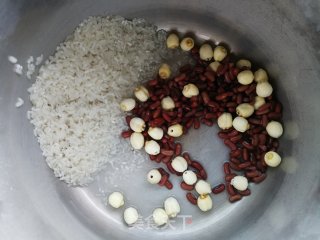 赤豆莲子粥的做法步骤：2