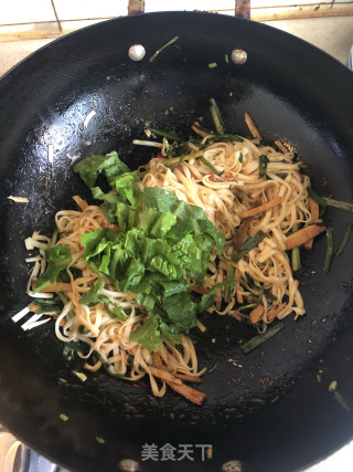 韭菜豆腐干炒面的做法步骤：5