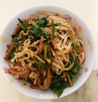 韭菜豆腐干炒面的做法步骤：6