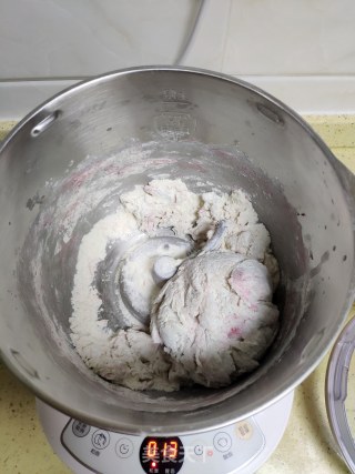 蝴蝶结馒头的做法步骤：2