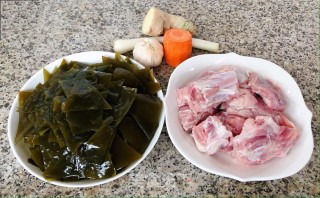 海带炖排骨#荤菜#的做法步骤：1