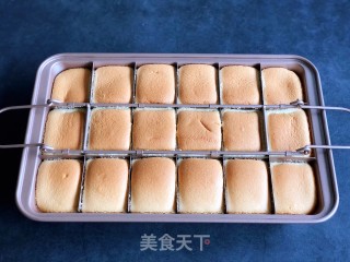 方块戚风的做法步骤：14
