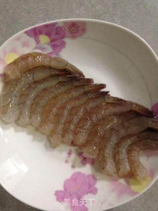 黄金脆皮虾，保证香嫩酥脆，省时便利又好吃!!!的做法步骤：2