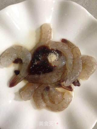 黄金脆皮虾，保证香嫩酥脆，省时便利又好吃!!!的做法步骤：3