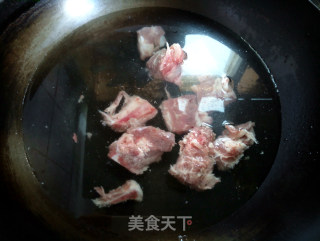 新鲜莲子排骨汤的做法步骤：3